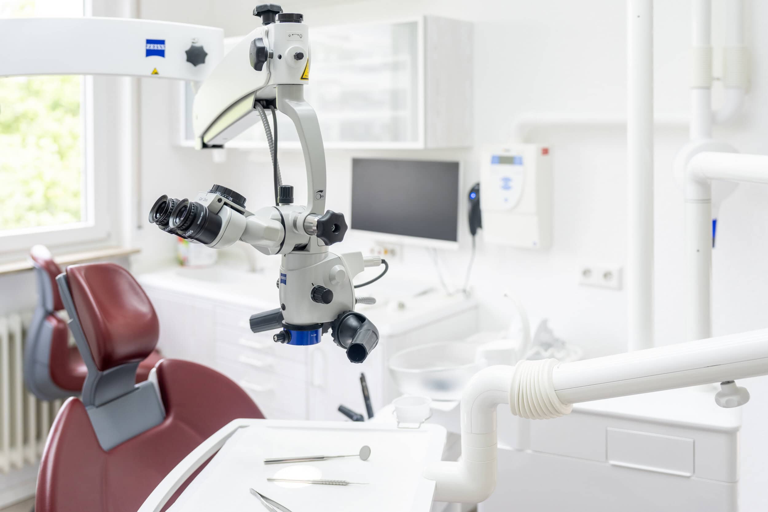 Dentalmikroskop für die Wurzelkanalbehandlung
